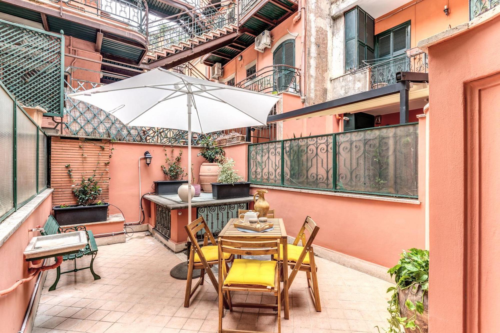 Elegant Apartment Behind The Colosseum Róma Kültér fotó