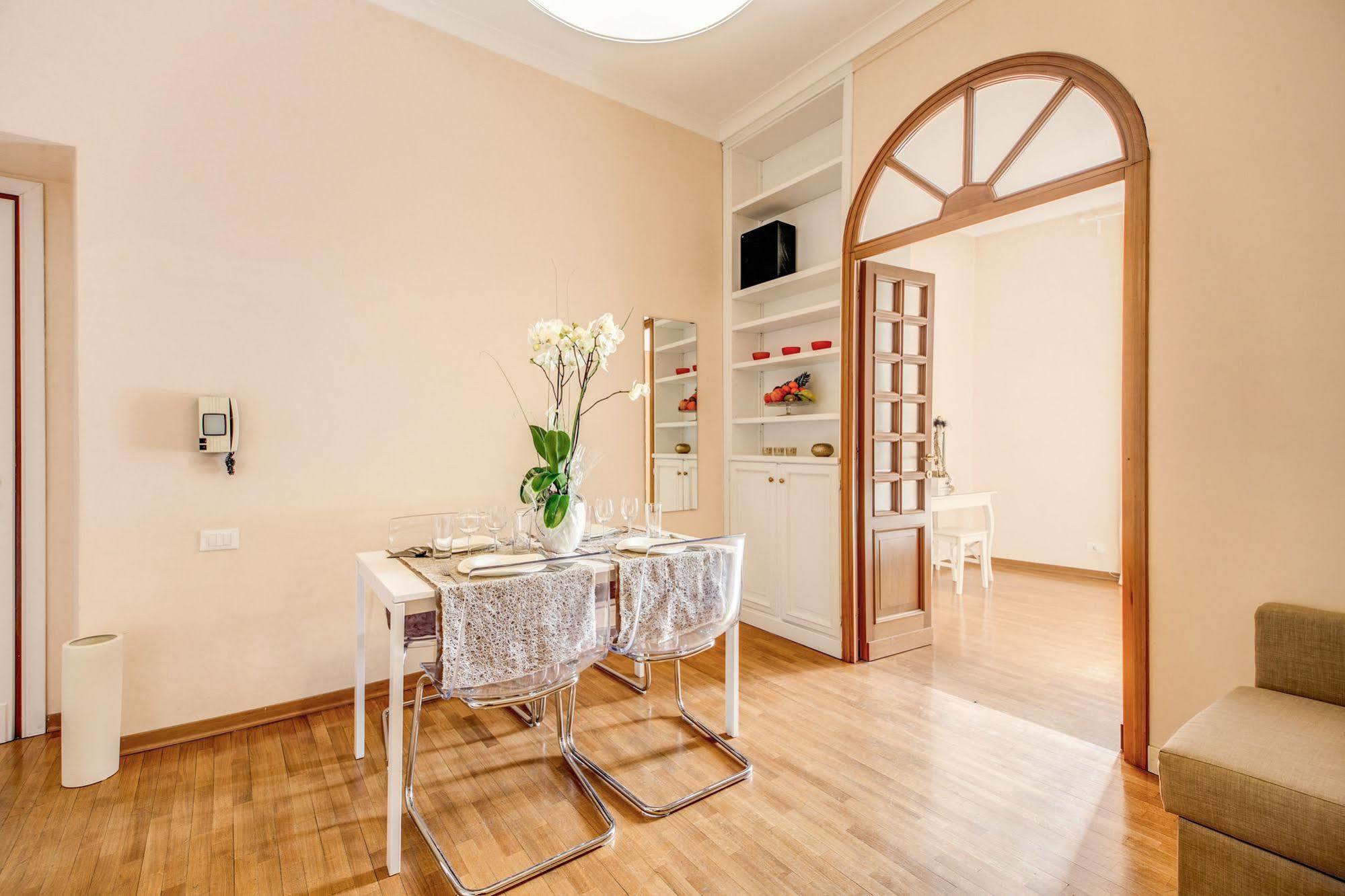 Elegant Apartment Behind The Colosseum Róma Kültér fotó